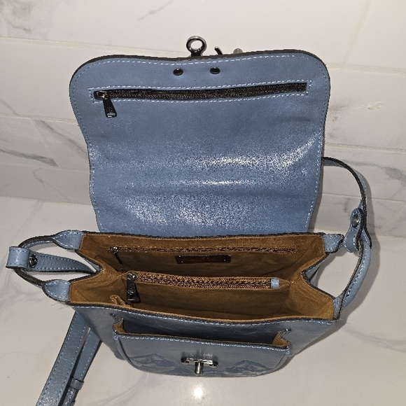 Elegant Blue Embossed Leather Bag - Picture 12 of 17